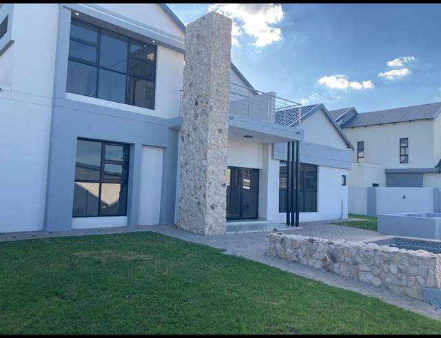 4 BEDROOM HOUSE FOR SALE IN SIX FOUNTAINS RESIDENTIAL ESTATE